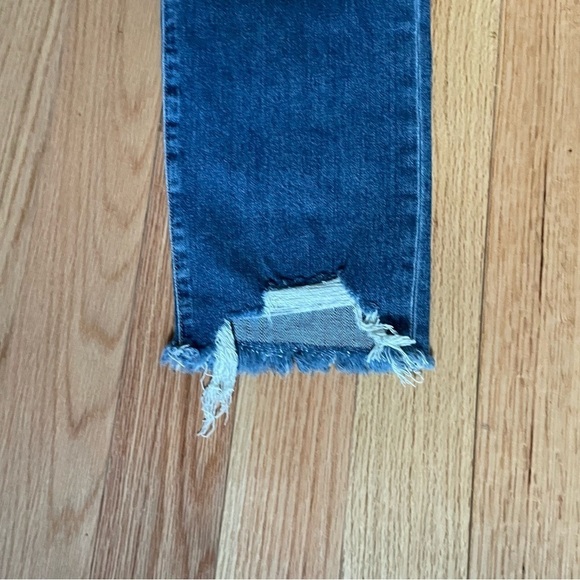 Joe’s Blue Skyler Jeans The Smith Mid Rise Cropped Distressed Jeans NWT Size 32 - Picture 8 of 12